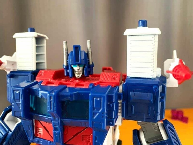 Transformers WFC Kingdom Ultra Magnus In Hand Images  (5 of 11)